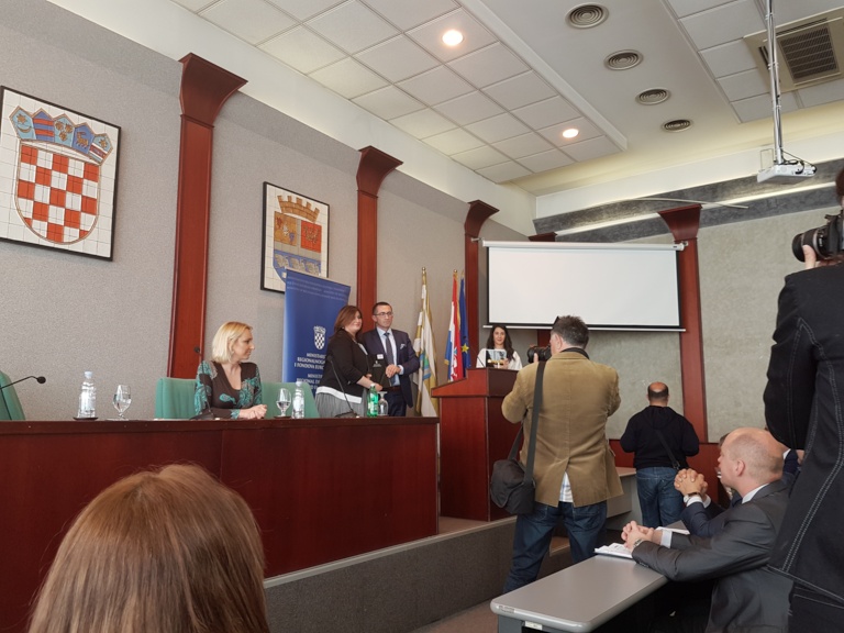 20170410 PotpisUgovoraVinkovci02