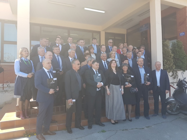 20170410 PotpisUgovoraVinkovci04